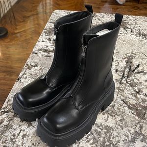 NEW Black chunky platform boots